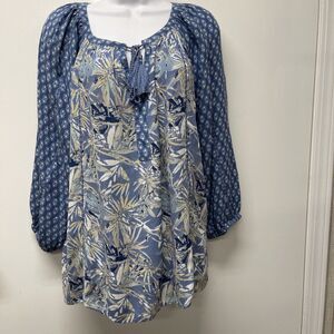 New Directions Size Medium Blue Print Blouse